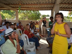 http://www.mariliacampos.com.br/fotos/24102016-reuniao-com-moradores-vila-esperanca-e-ipe-amarelo