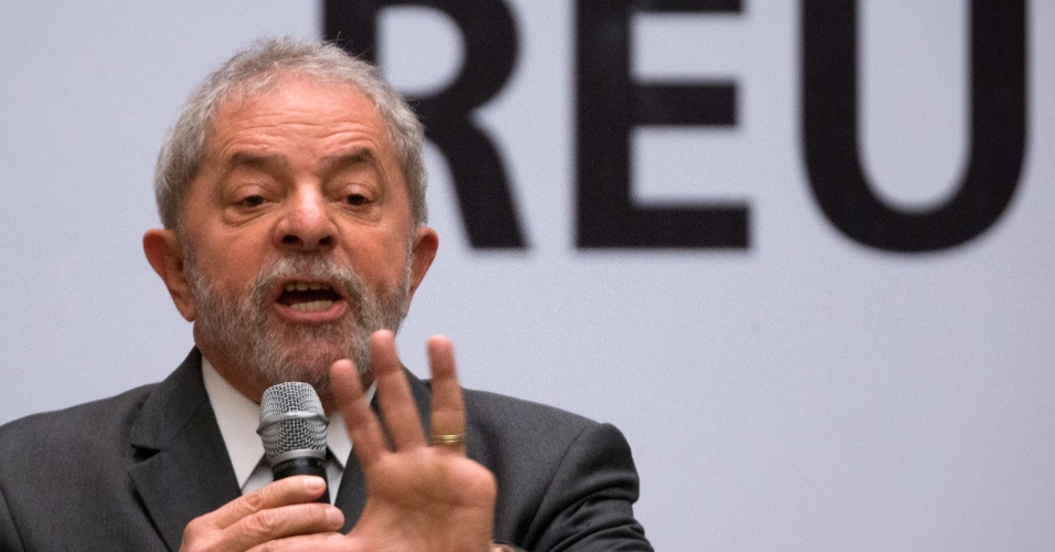 29out2015---lula-discursa-na-abertura-da-reuniao-do-diretorio-nacional-do-pt-realizado-nesta-quinta-feira-29-em-brasilia-o-ex-presidente-foi-recebido-por-gritos-de-lula-guerreiro-do-povo-1446131763904_956x500.jpg