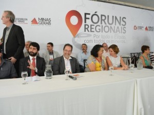 http://www.mariliacampos.com.br/fotos/03102015-forum-regional-divinopolis