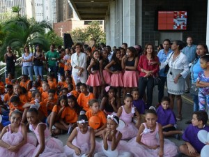 http://www.mariliacampos.com.br/fotos/18052016-criancas-e-adolescentes-livres-de-violencia-praca-da-assembleia