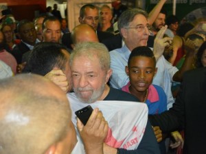 http://www.mariliacampos.com.br/fotos/28112016-visita-do-ex-presidente-lula-a-expocatadores