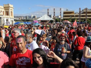 http://www.mariliacampos.com.br/fotos/17042016-praca-da-estacao-l-votacao-congresso-nacional