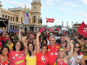 http://www.mariliacampos.com.br/fotos/17042016-praca-da-estacao-votacao-congresso-nacional